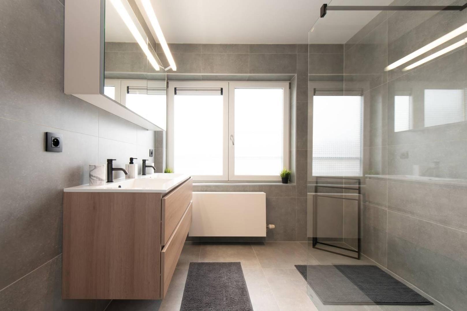 Luxueus, Ruim Appartement Op 350M Van Het Strand Ostende Exteriér fotografie